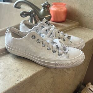 Converse White Low-Top canvas Sneakers